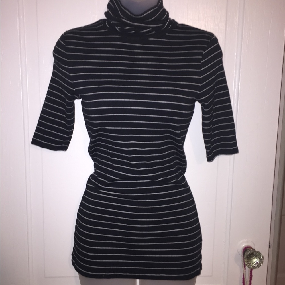 Short sleeve turtle neck blouse